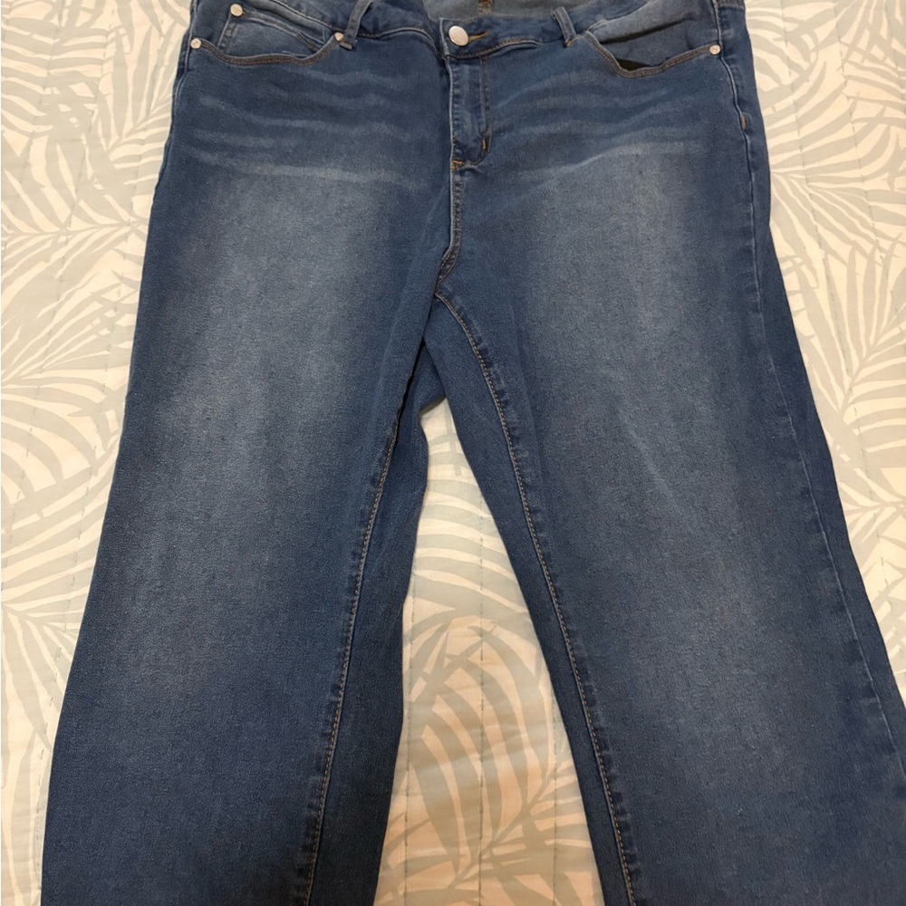 Tahari Olivia Mid-Rise Slim Streight